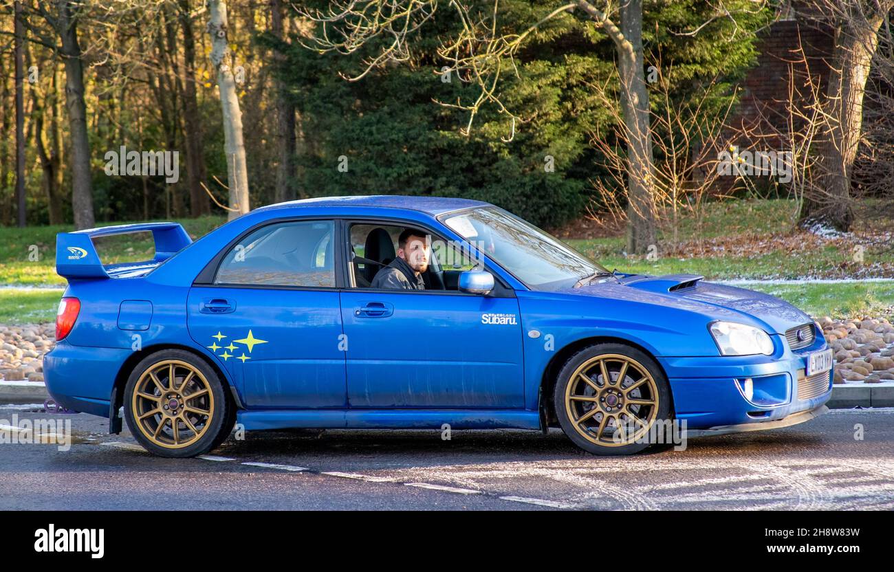 Milton Keynes, Royaume-Uni 2 décembre 2021.2003 Subaru.Répondant à une demande de dernière minute des médias sociaux de la famille, les passionnés de voitures locales ont présenté leurs voitures classiques et leurs supercars pour les funérailles de l'amant Roger Coulson, décédé récemment à l'âge de 73 ans.Crédit : Sue Thatcher/Alay Live News Banque D'Images