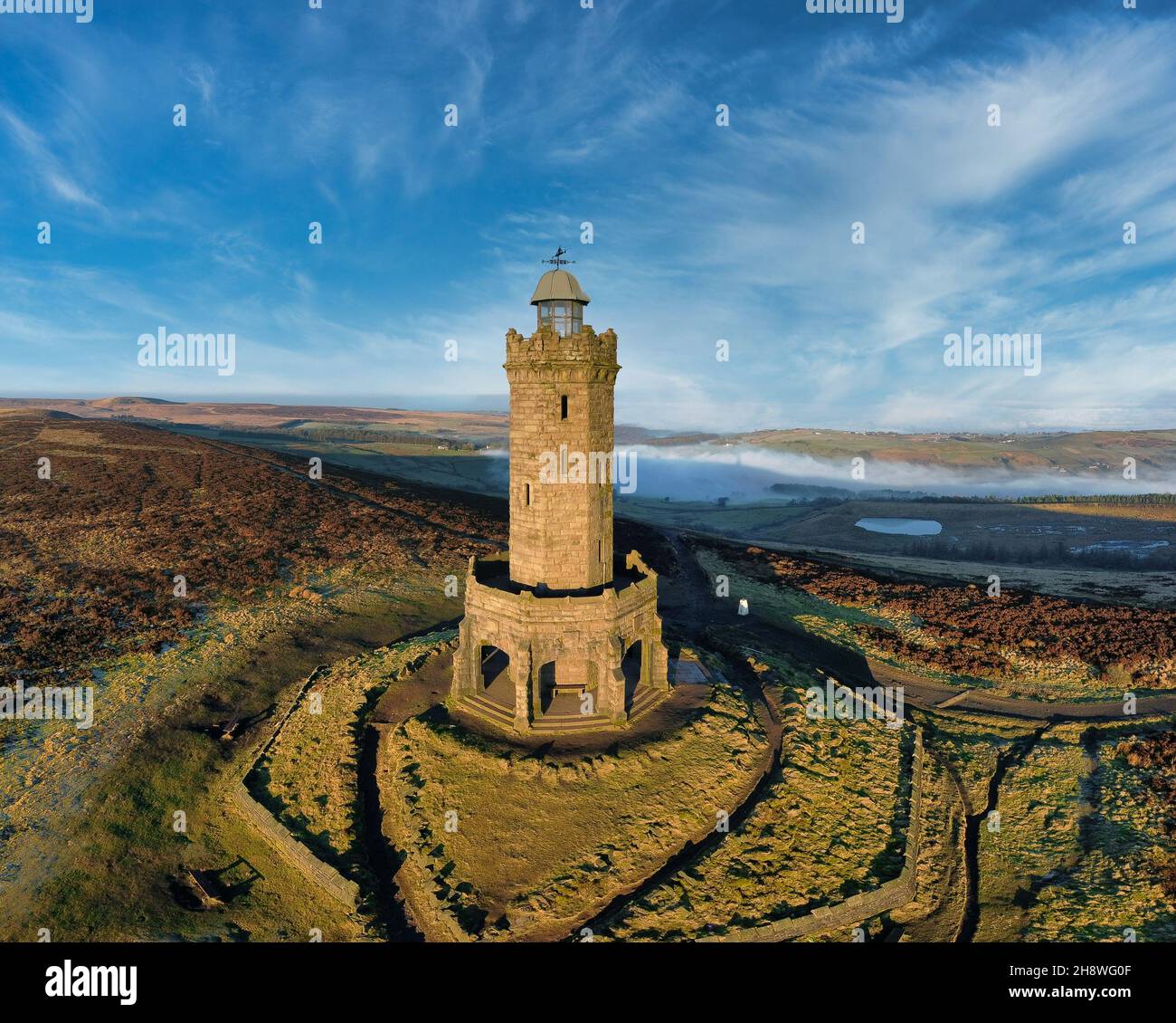 Photo fascinante de la tour Darwen sous le ciel bleu, Lancashire Banque D'Images