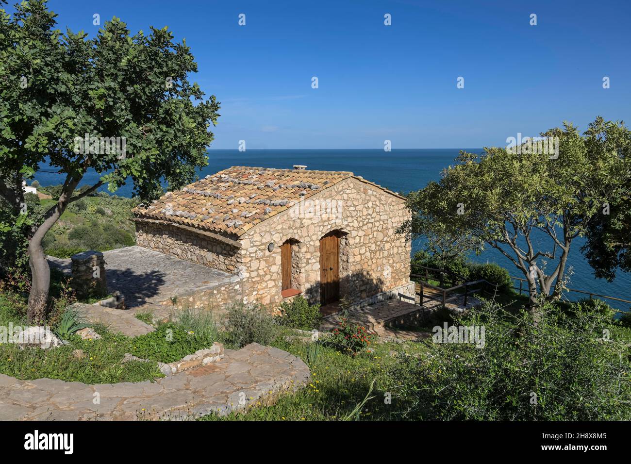 Haus der Wildhüter, Küste im Naturschutzgebiet Zingaro, Sizilien, Italie Banque D'Images