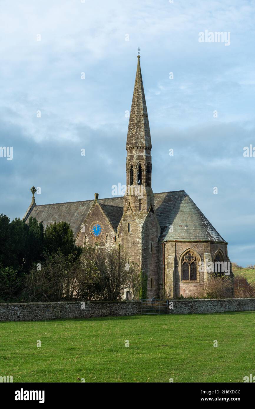 Eglise St Johns, Bassenthwaite, dans le Lake District de Cumbria, Angleterre, Royaume-Uni, pendant l'automne ou novembre Banque D'Images