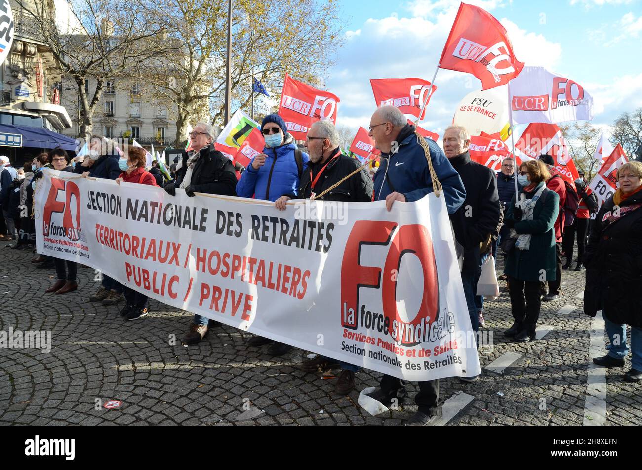 Manifestation nationale des retraités du boulevard Raspail à Paris.Les retraités viennent de toutes les régions pour demander une réévaluation de leurs pensions. Banque D'Images