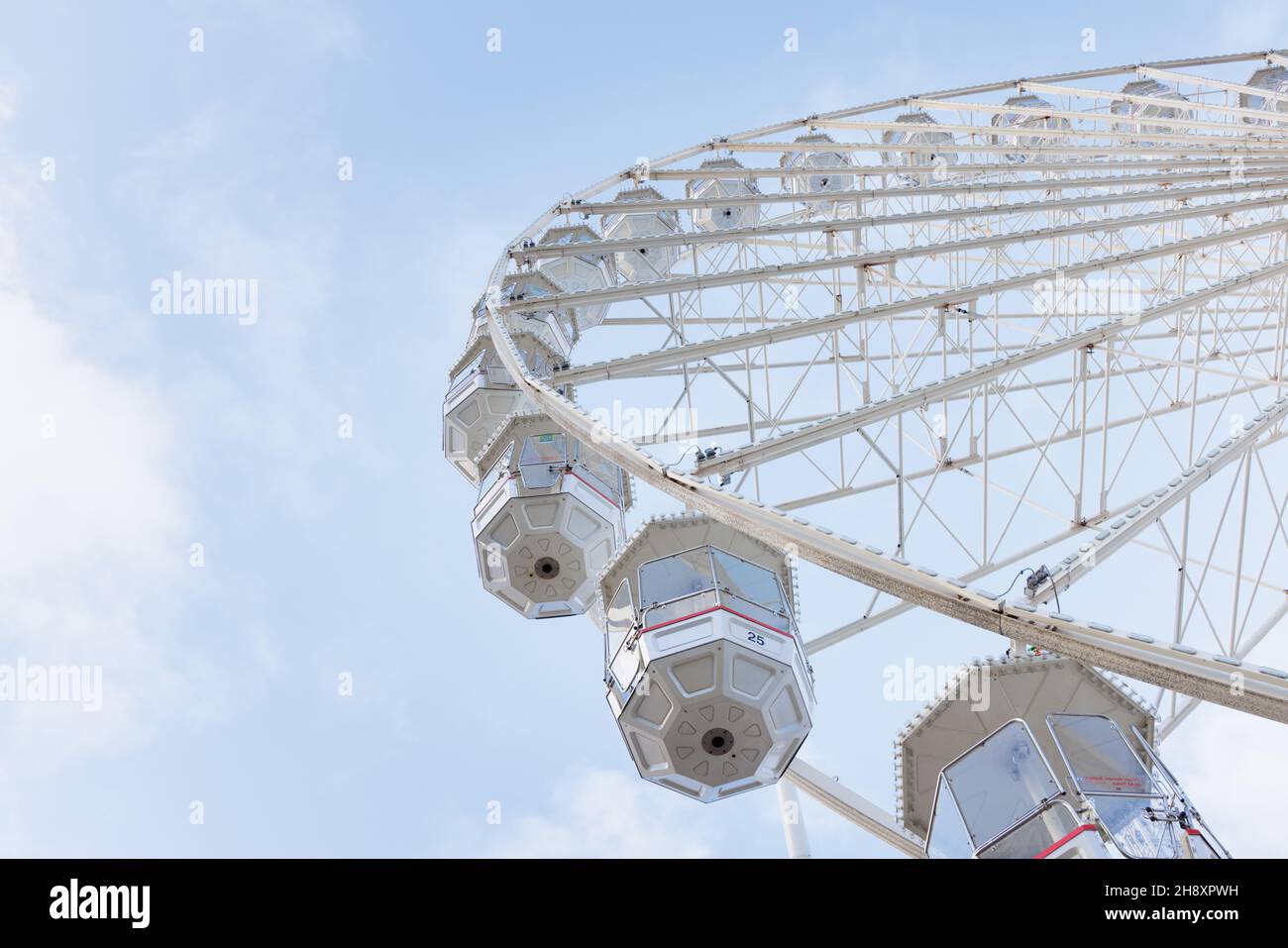 Birmingham West Midlands, Royaume-Uni, 1er décembre 2021 : partie d'une grande roue située sur la place du Centenaire qui offre une vue sur Birmingham. Banque D'Images