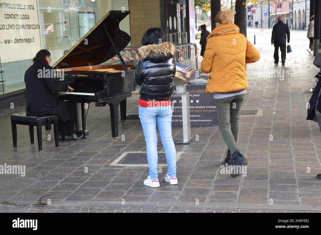 Piano de rue Mestre à Venise, Italie - 9 novembre 2021 Photo Stock - Alamy