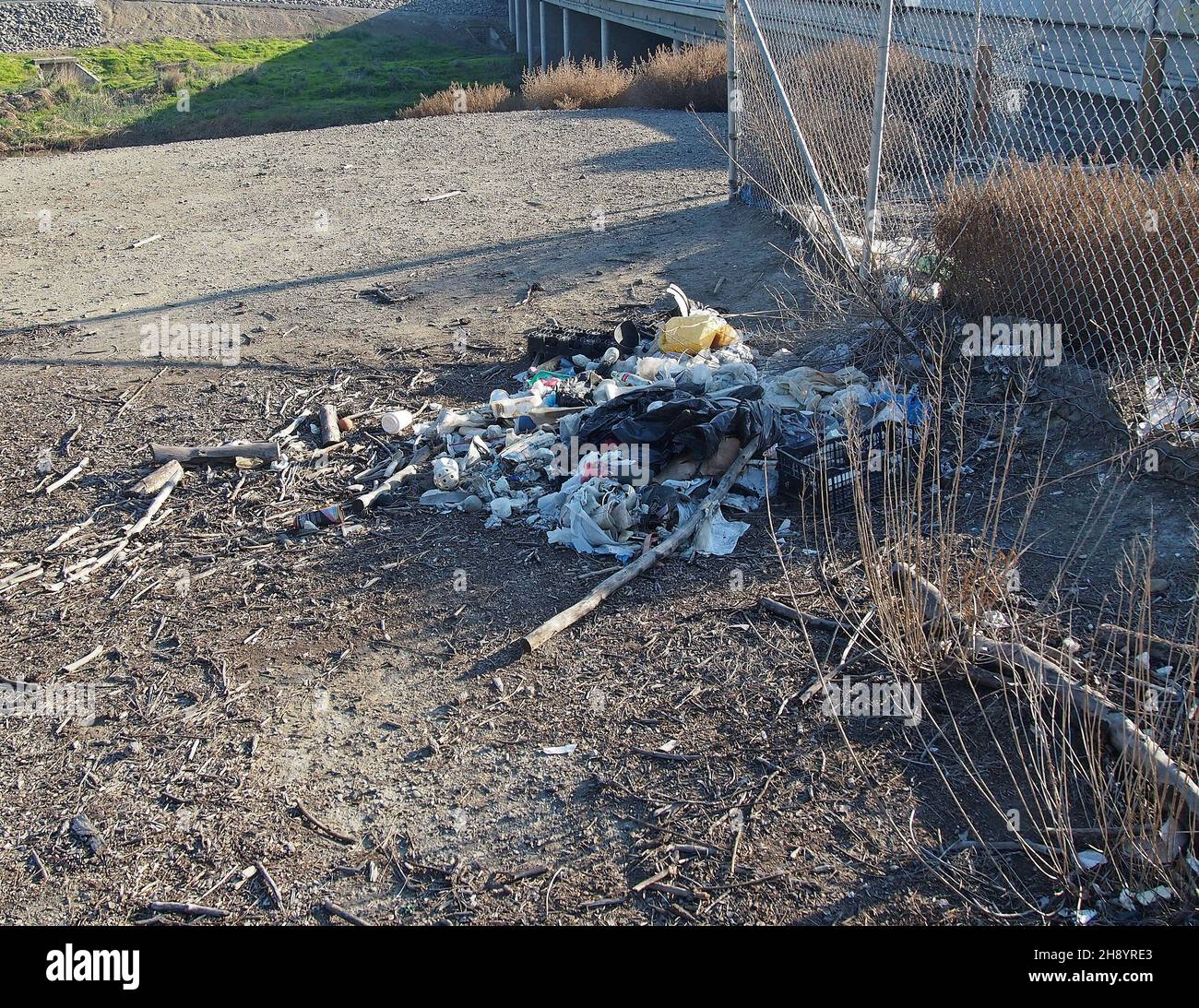 déchets, déchets, litières, litières, détritus,Alameda Creek Trail, East Bay Regional, parcs, Trail, 880 Freeway à Union City, Californie, américain, États-Unis, États-Unis, Banque D'Images