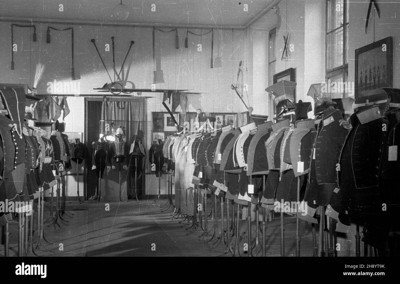 Varsovie, 1946-11.Muzeum Wojska Polskiego.NZ. Ekspozycja mundurów z okresu Ksiêstwa Warszawskiego i Królestwa Polskiego. mb PAP/Stanis³aw D¹browiecki Dok³adny dzieñ wydarzenia nieustalony.Varsovie, novembre 1946.Musée de l'armée polonaise.Photo : exposition des uniformes de l'époque du duché de Varsovie et du Royaume de Pologne. mb PAP/Stanislaw Dabrowiecki Banque D'Images