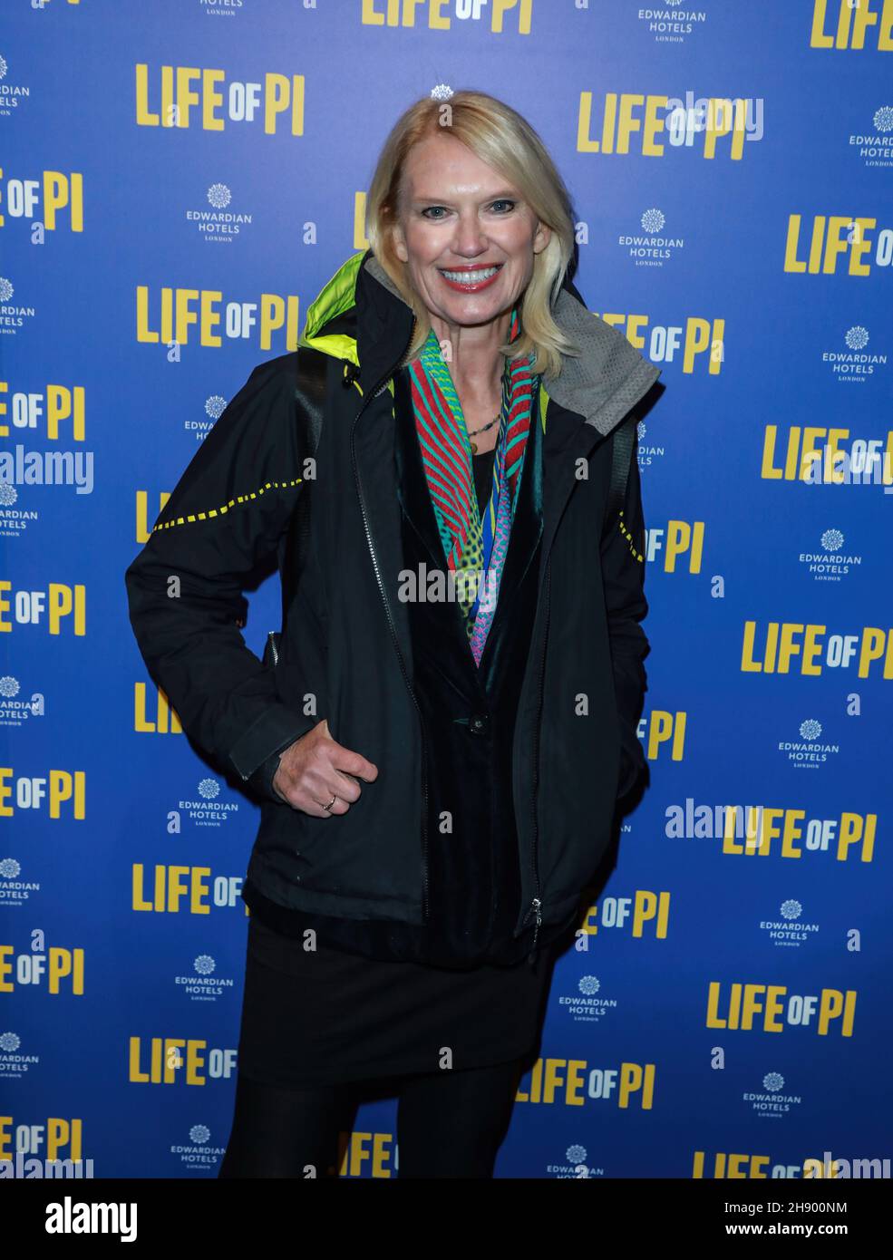 Londres, Royaume-Uni.02e décembre 2021.Anneka Rice assiste à la nuit de la presse Life of Pi au Wyndham's Theatre.Crédit : SOPA Images Limited/Alamy Live News Banque D'Images