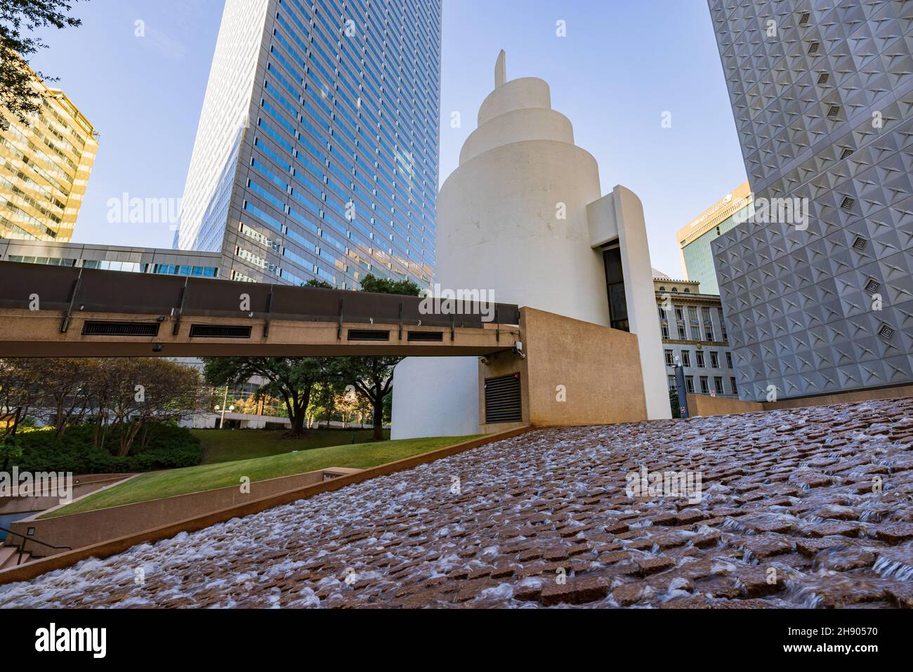Dallas, 25 2021 NOVEMBRE, vue extérieure de la chapelle de Thanks Giving Square Banque D'Images