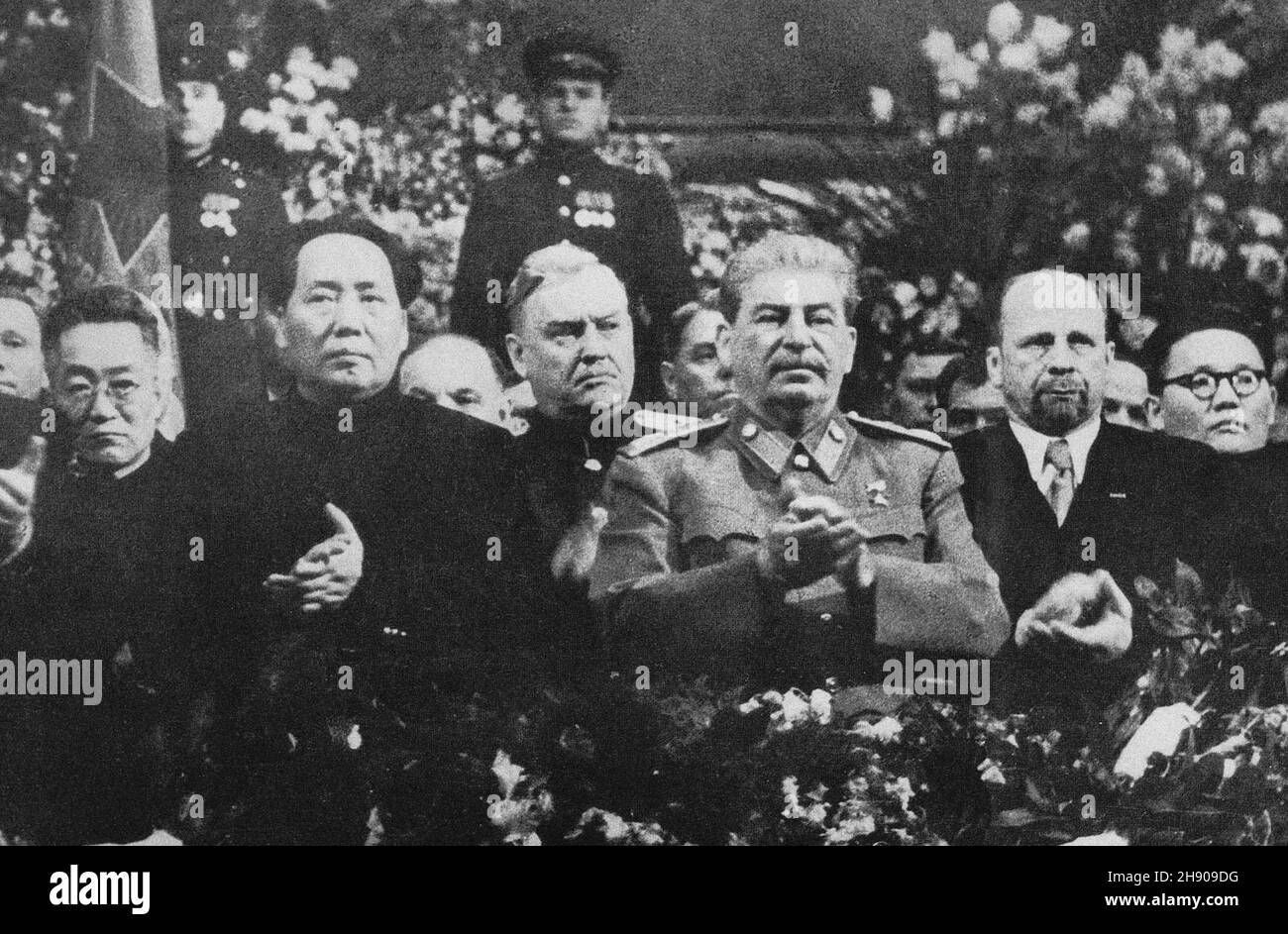 MOSCOU, RUSSIE - 21 décembre 1949 - Mao aux côtés de Staline lors d'une cérémonie organisée pour le 71e anniversaire de Staline à Moscou en décembre 1949.Entre les deux Banque D'Images