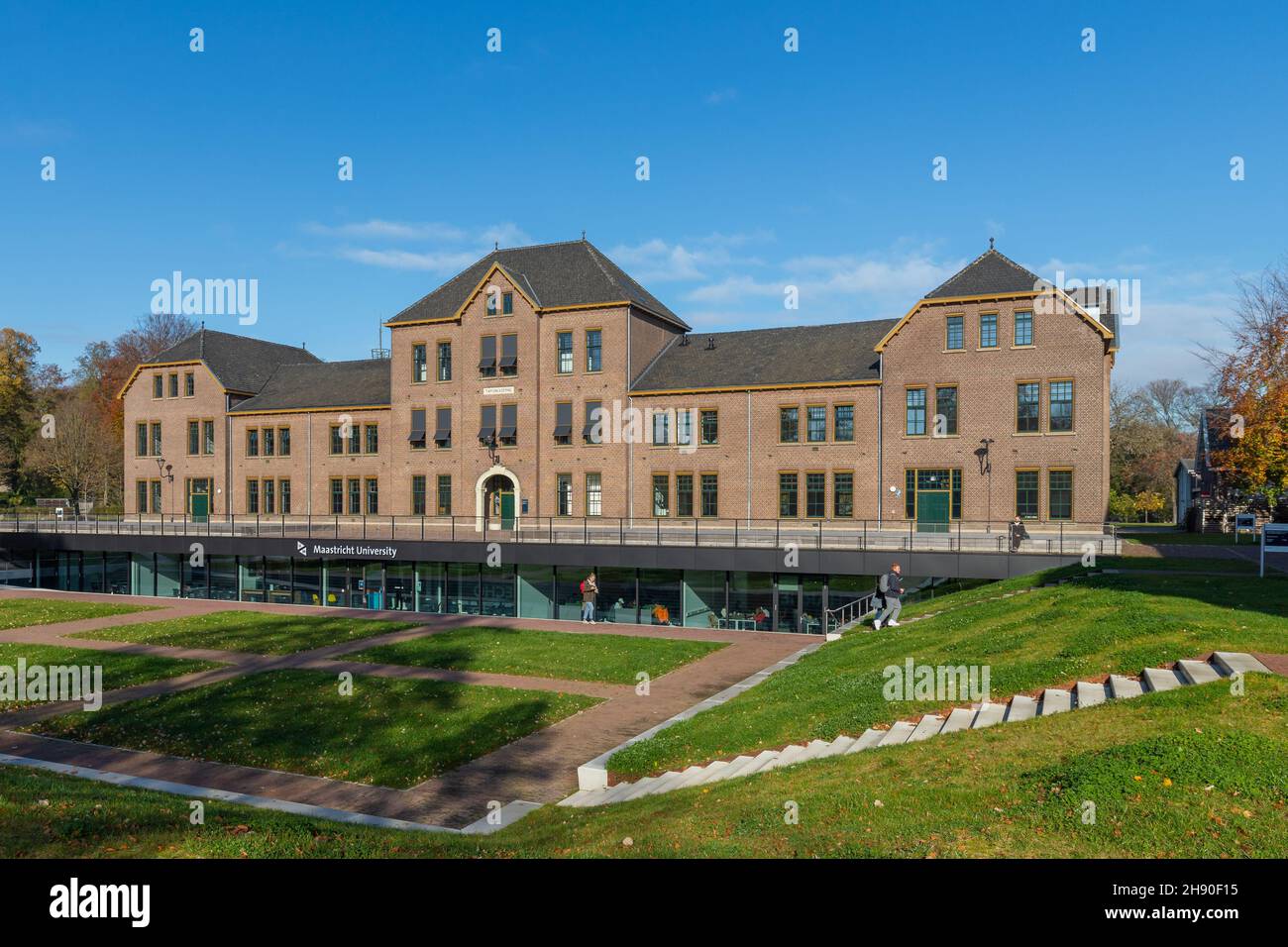 Revitaliser la caserne de Tapijn dans un lieu étudiant dynamique dans le centre-ville comme bâtiment de campus pour l'école de commerce et d'économie Maastricht Banque D'Images