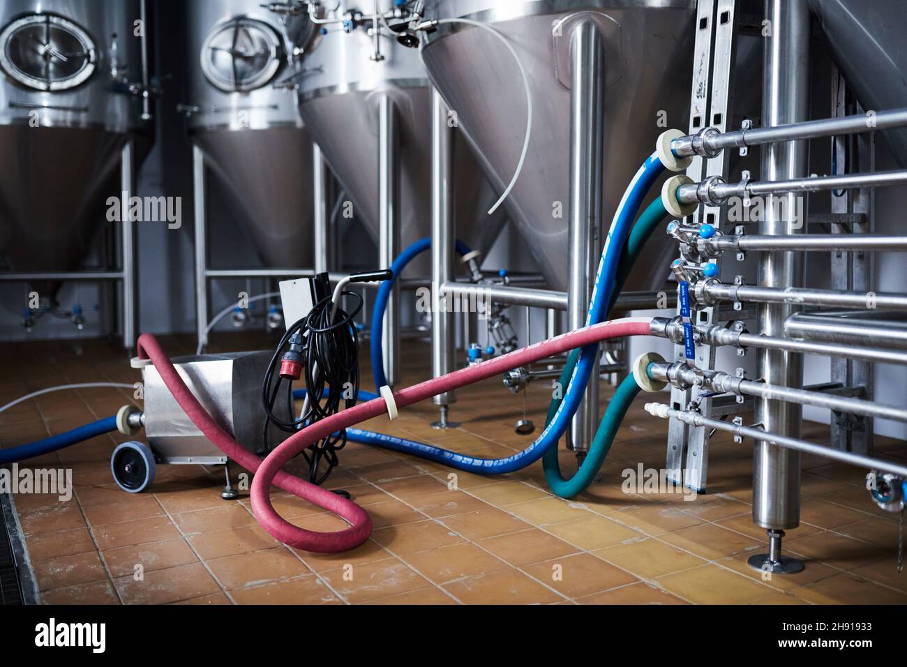 Équipement pour la production de bière artisanale.Pompe de pompage d'eau.Vue avant. Banque D'Images