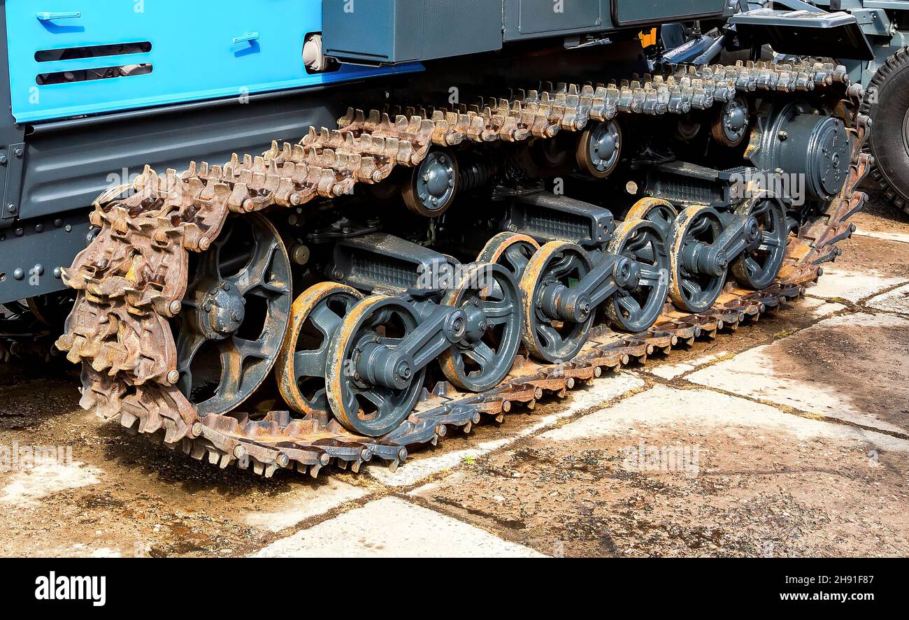 Chenilles de tracteur moderne, gros plan Banque D'Images