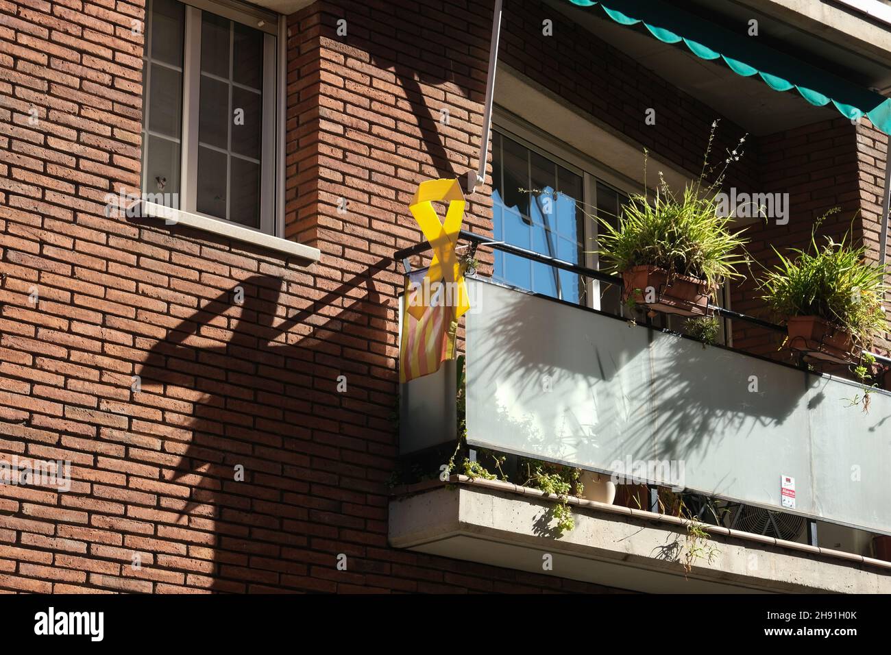 Ruban jaune comme signe de mouvement d'indépendance catalan. Banque D'Images