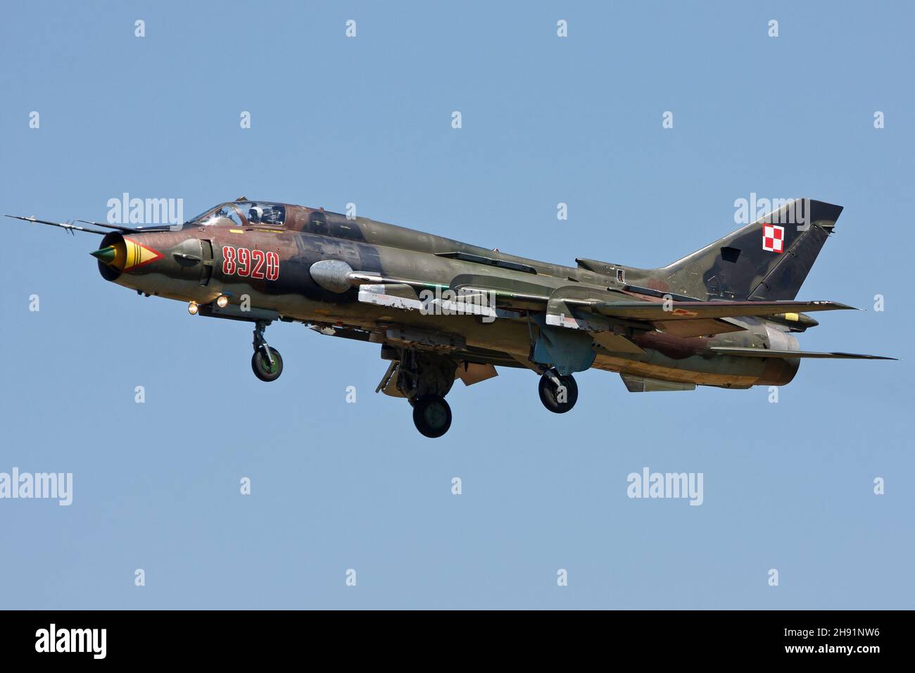 ZELTWEG, AUTRICHE - 11 août 2013 : l'armée de l'air polonaise Sukhoi su-22 Fitter débarque par une journée ensoleillée à Zeltweg, Autriche pour assister au spectacle aérien Airpower 2019 Banque D'Images