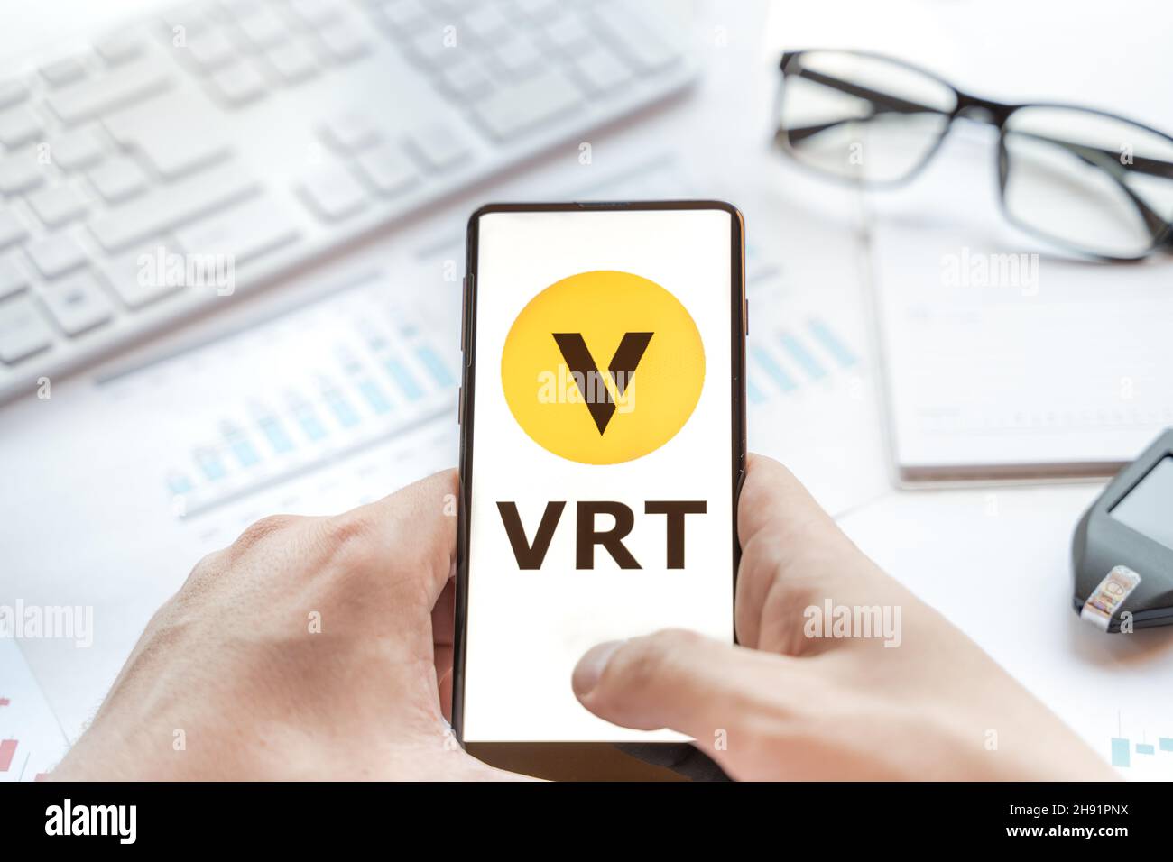 Logo de la pièce venus en tablette.Jeton VRT crypto-monnaie.Trading blockchain plate-forme pour acheter, vendre sur échange décentralisé DEX,DEFI.Argent numérique.Busi Banque D'Images
