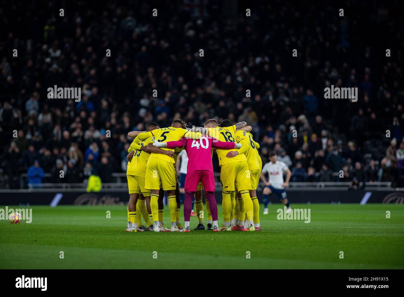 LONDRES, ANGLETERRE - DÉCEMBRE 02 : Alvaro Fernadez et Ethan Pinnock, Bryan Mbeumo lors du match de la Premier League entre Tottenham Hotspur et Brentf Banque D'Images