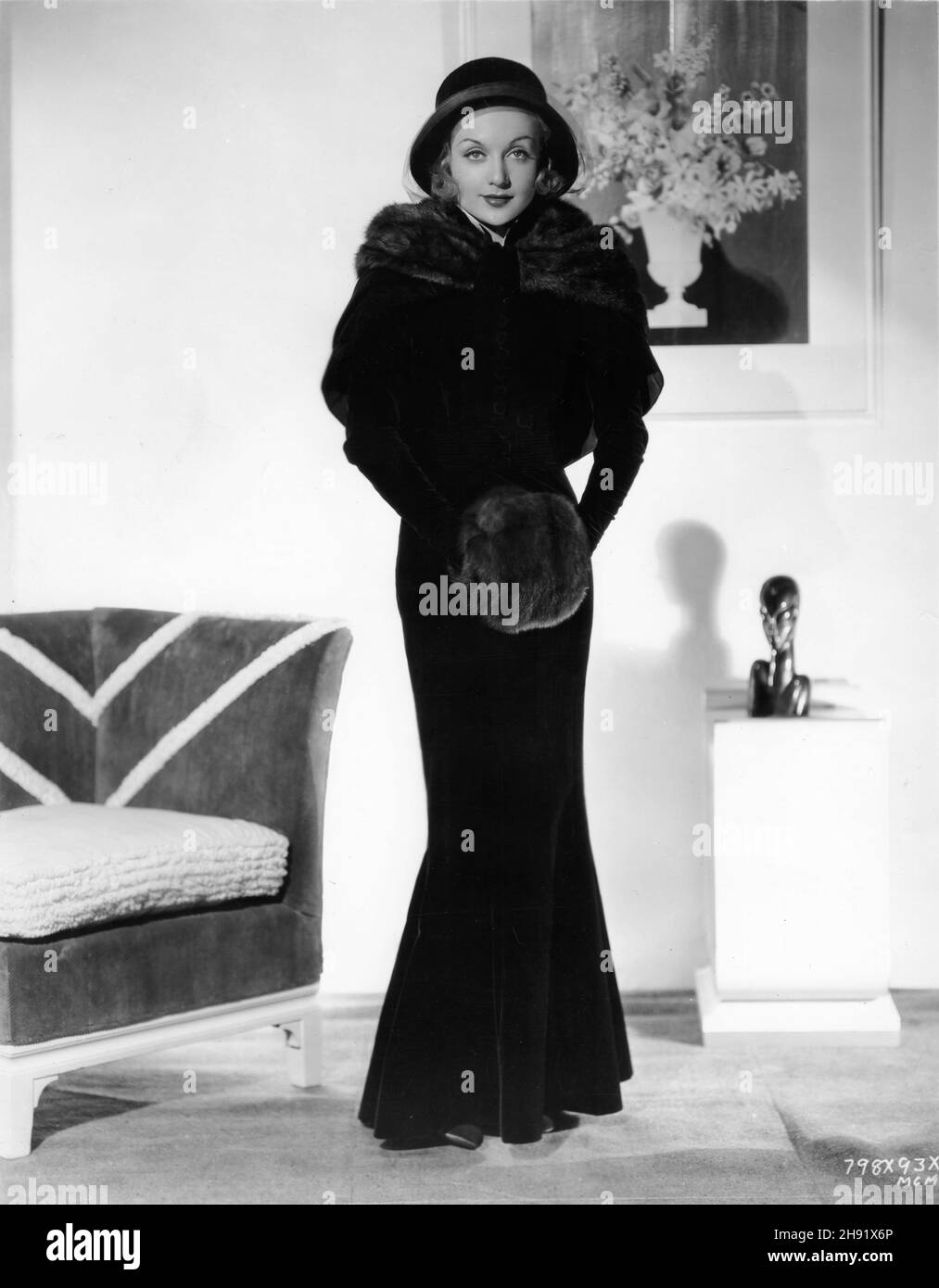 CAROLE LOMBARD portrait de mode pleine longueur dans LA MARIÉE GAY 1934 réalisateur JACK CONWAY armoire Dolly Tree Metro Goldwyn Mayer Banque D'Images