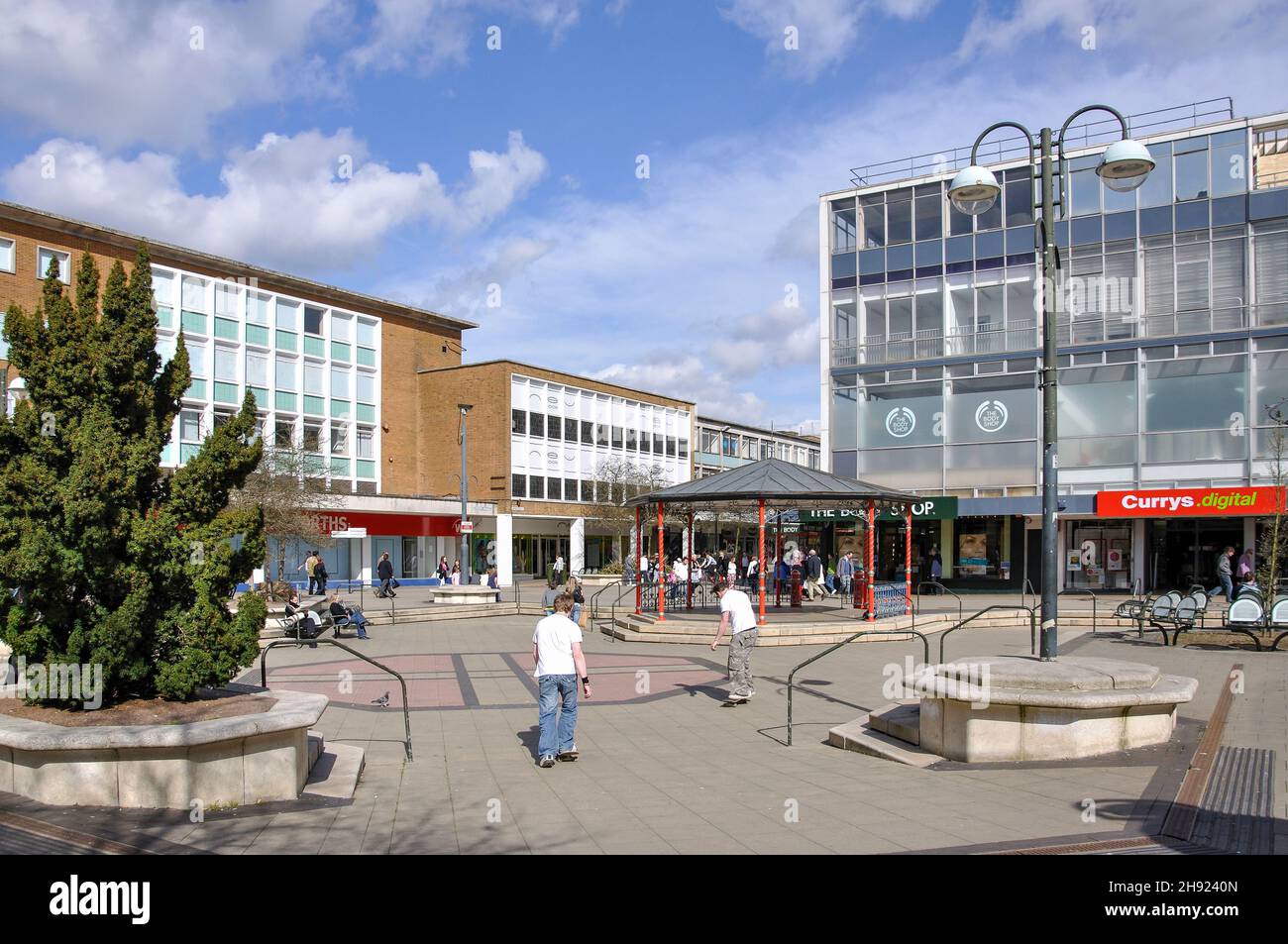 Queens Square, Crawley, West Sussex, Angleterre, Royaume-Uni Banque D'Images