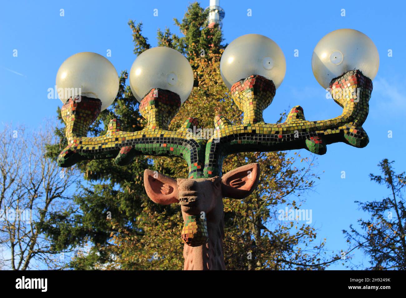 Lampe de cerf de Bruno Weber en automne - montagne Ueltiberg, Zurich (Suisse). Banque D'Images