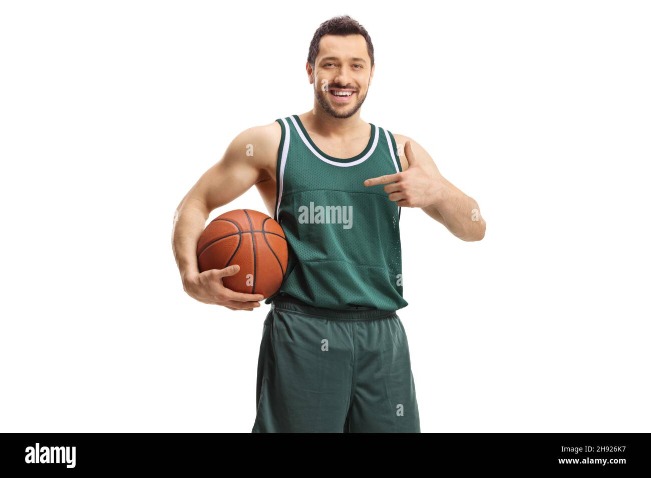 Joueur de basket-ball tenant une balle et pointant vers elle isolée sur fond blanc Banque D'Images