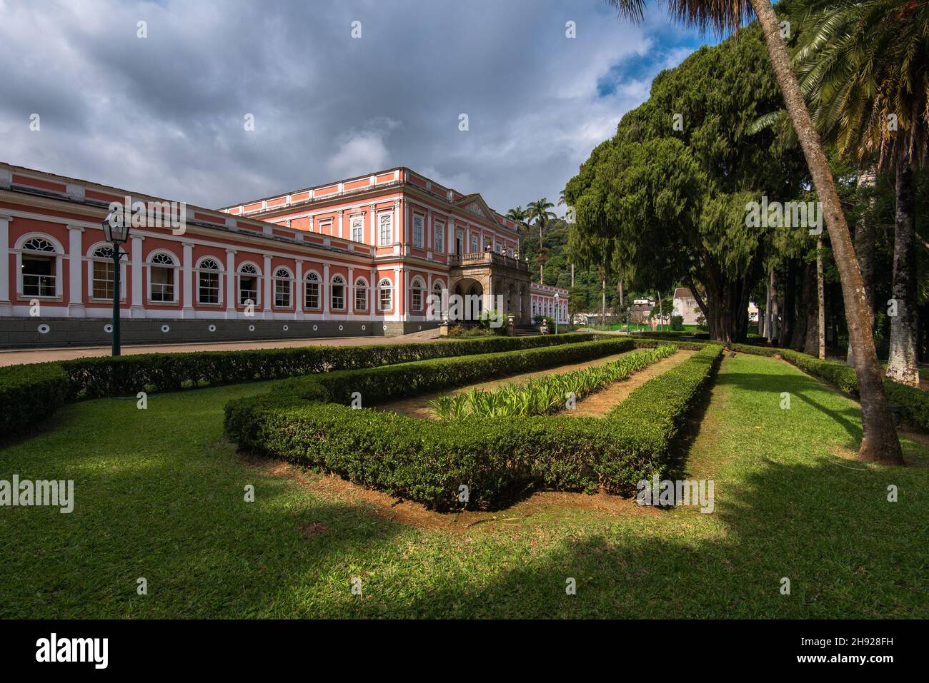 Petropolis, Brésil - 17 mai 2018 : le Palais impérial est un lieu historique et il est maintenant un musée historique et culturel, ouvert au public. Banque D'Images