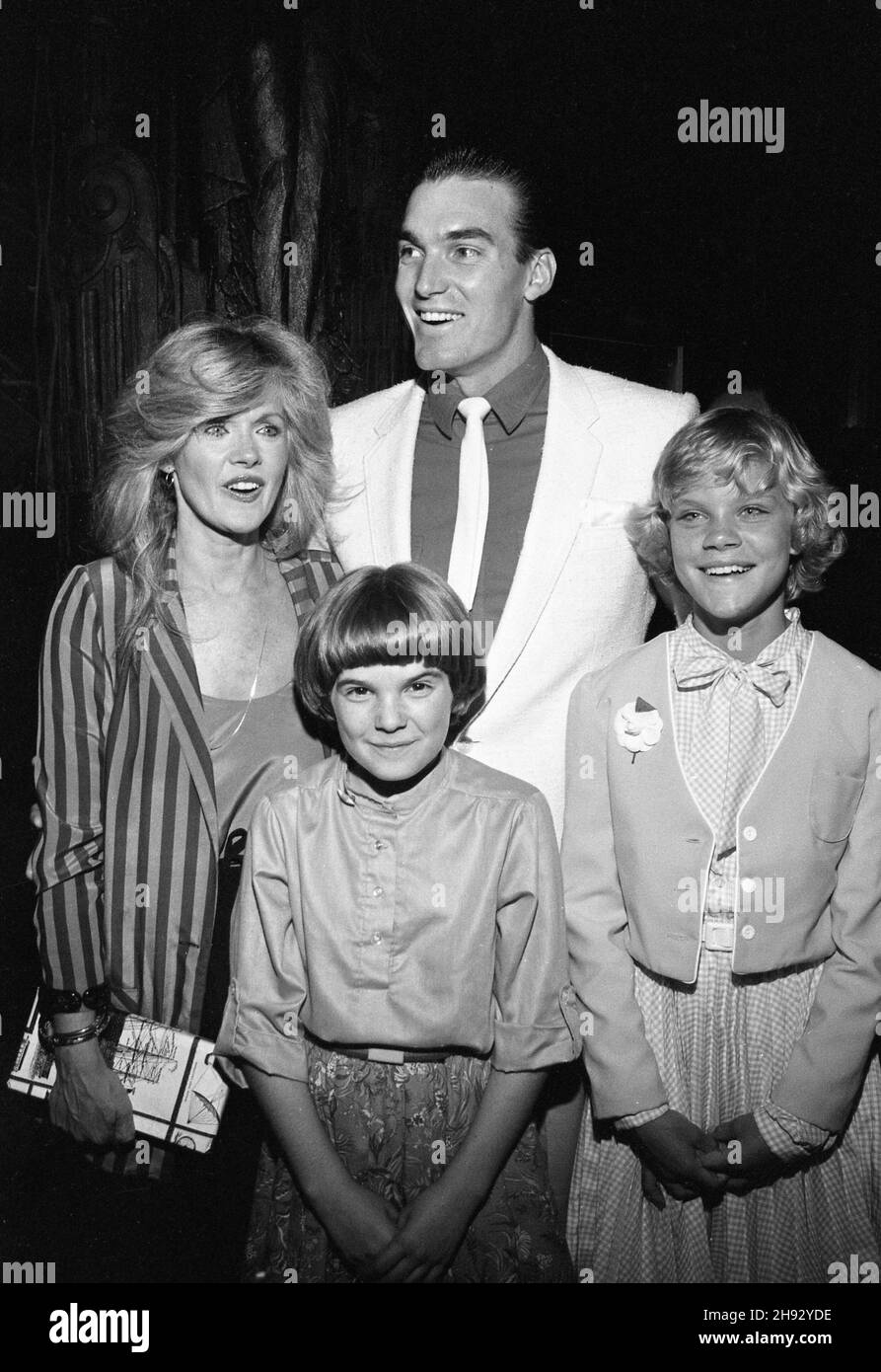 Connie Stevens, Sam Jones, Louanne Sirota et Melissa Michaelson à l'ouverture d'Annie et de bénéfice pour la Fondation Jeffrey le 14 juin 1981.Crédit: Ralph Dominguez/MediaPunch Banque D'Images