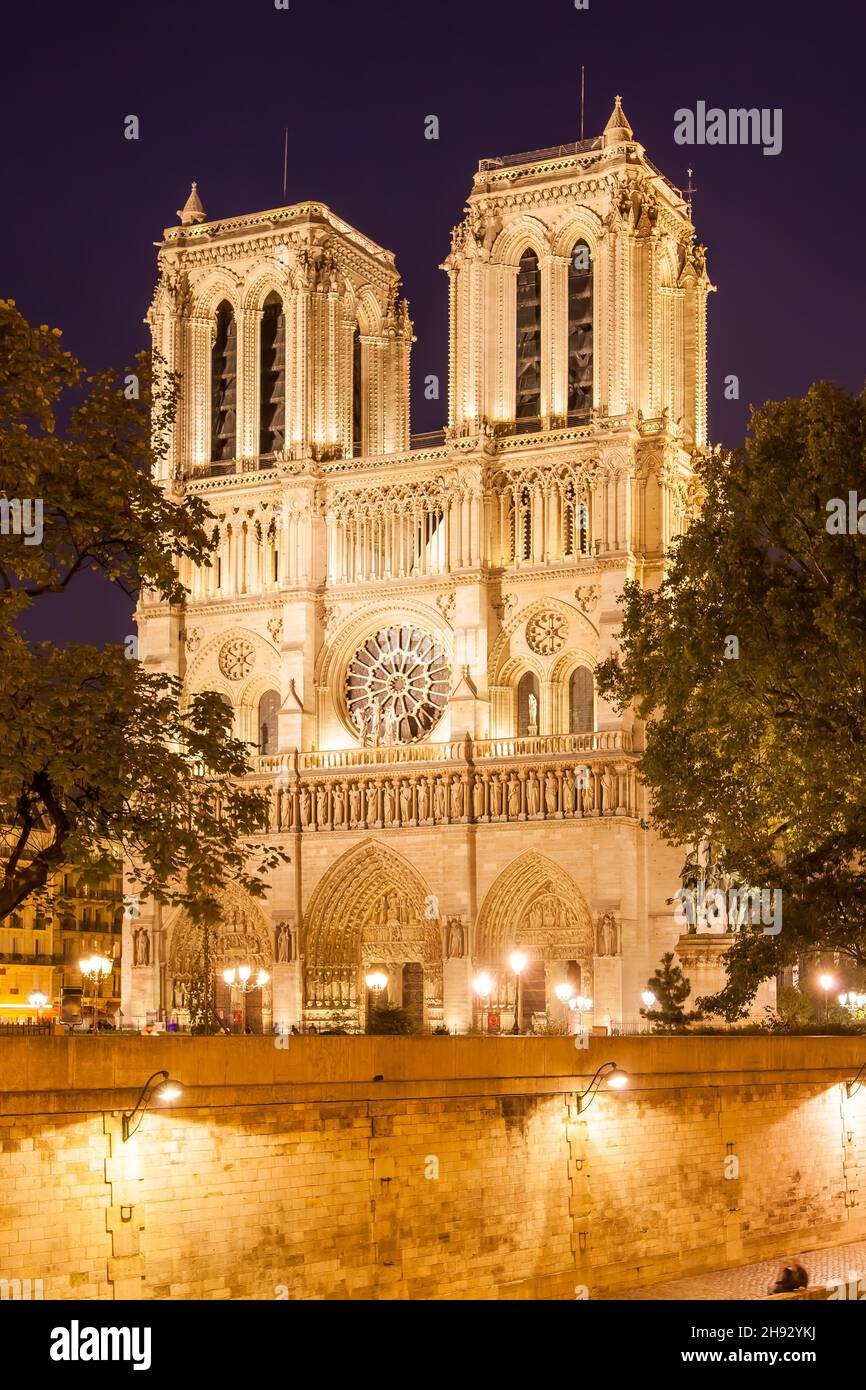 Notre Dame de Paris au crépuscule gros plan, France Banque D'Images
