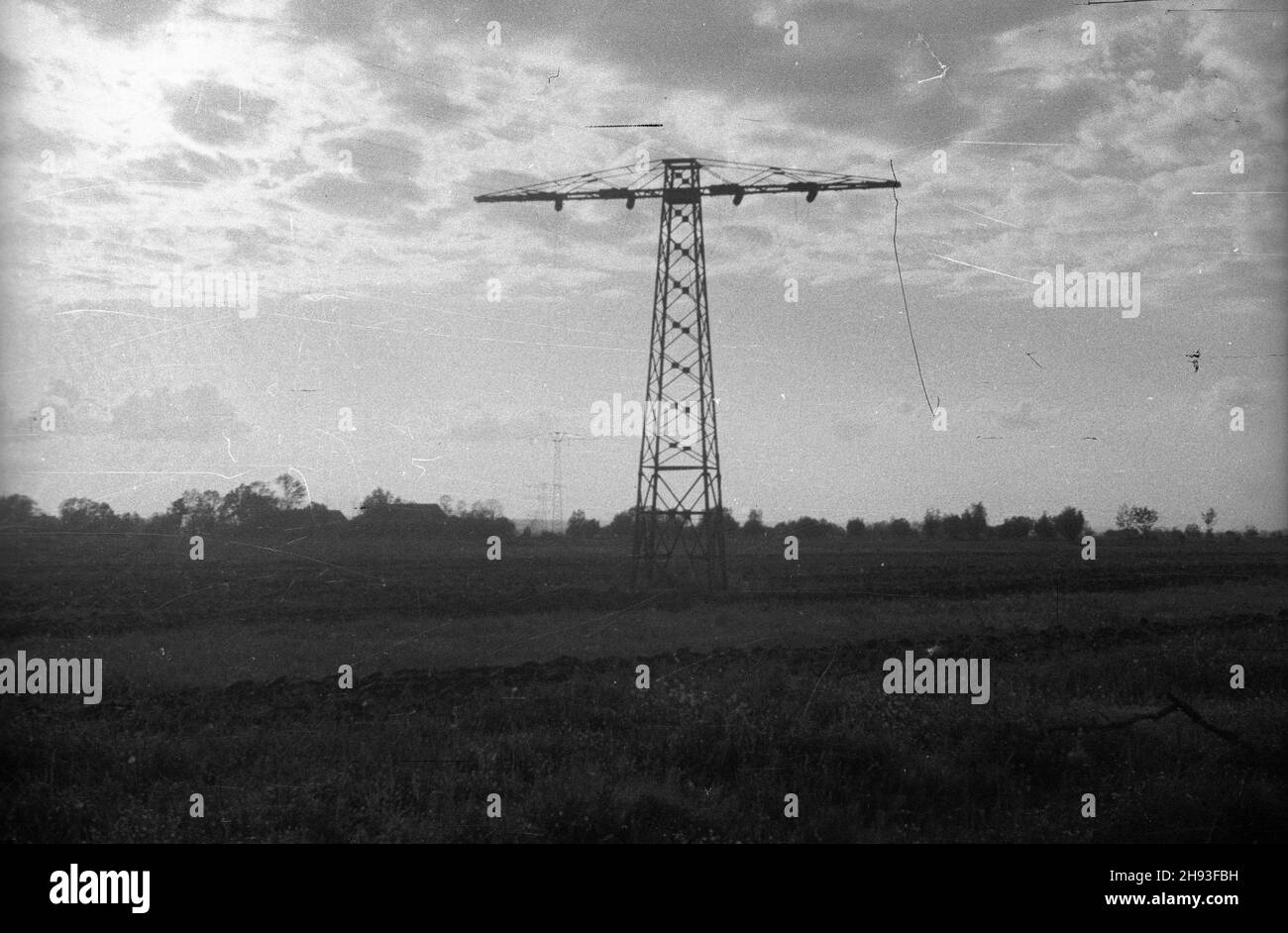 Polska, 1947-06.Infrastruktura energetyczna.s³up sieci wysokiego napiêcia. ps/gr PAP Dok³adny dzieñ wydarzenia nieustalony.Polska, juin 1947.Colonne haute tension PS/gr PAP Banque D'Images