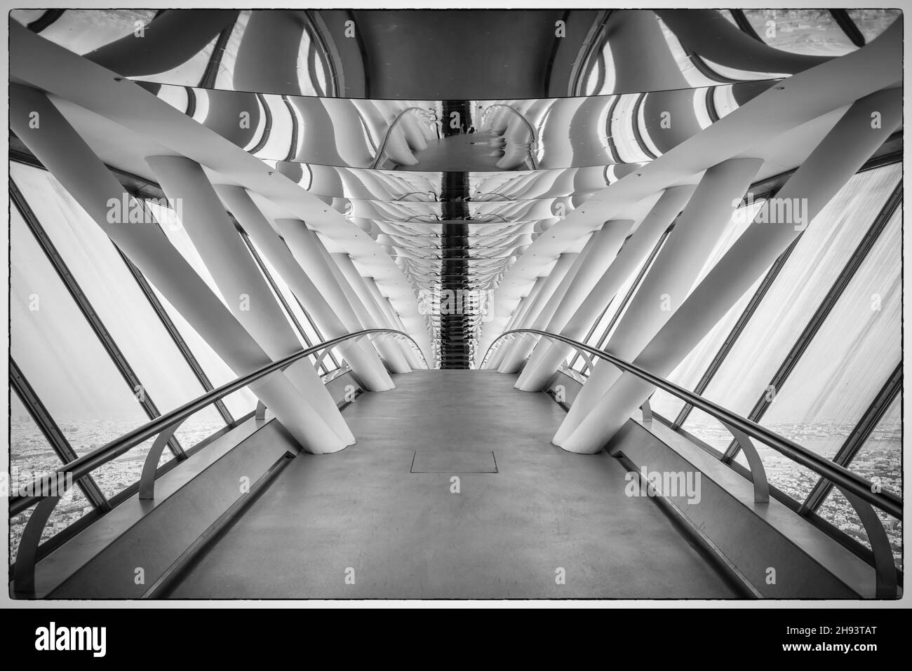 Riyadh Sky Bridge - monochrome - vignette Banque D'Images