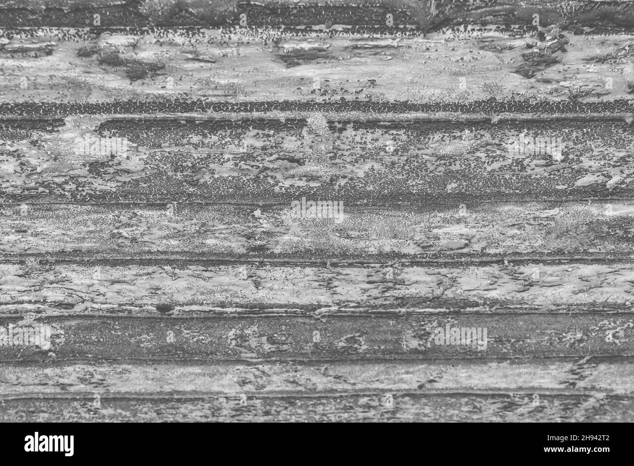 Vieux matériau de feutre de couverture sur le fond de texture de la surface de bitume de la couverture de toit. Banque D'Images