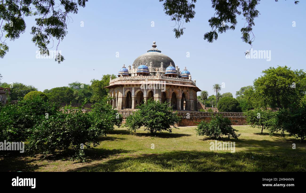 Tombeau d'ISA Khan le tombeau connu pour son jardin en contrebas a été construit pour un noble dans le complexe de tombes d'Humayun. Banque D'Images