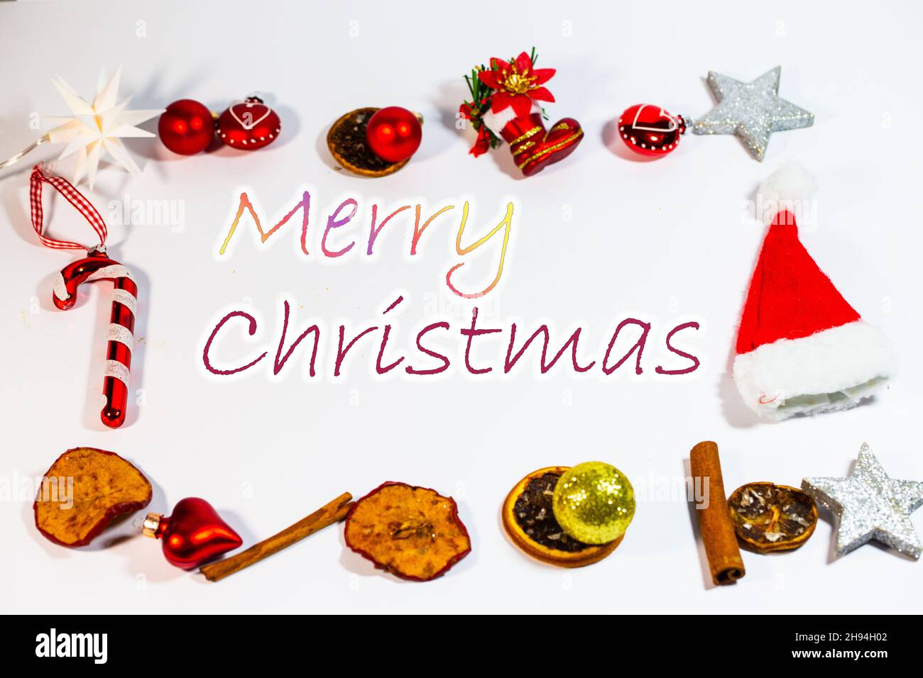 Fond de Noël, avec étoile, boules de Noël, cannelle, décoration,joyeux noël Banque D'Images