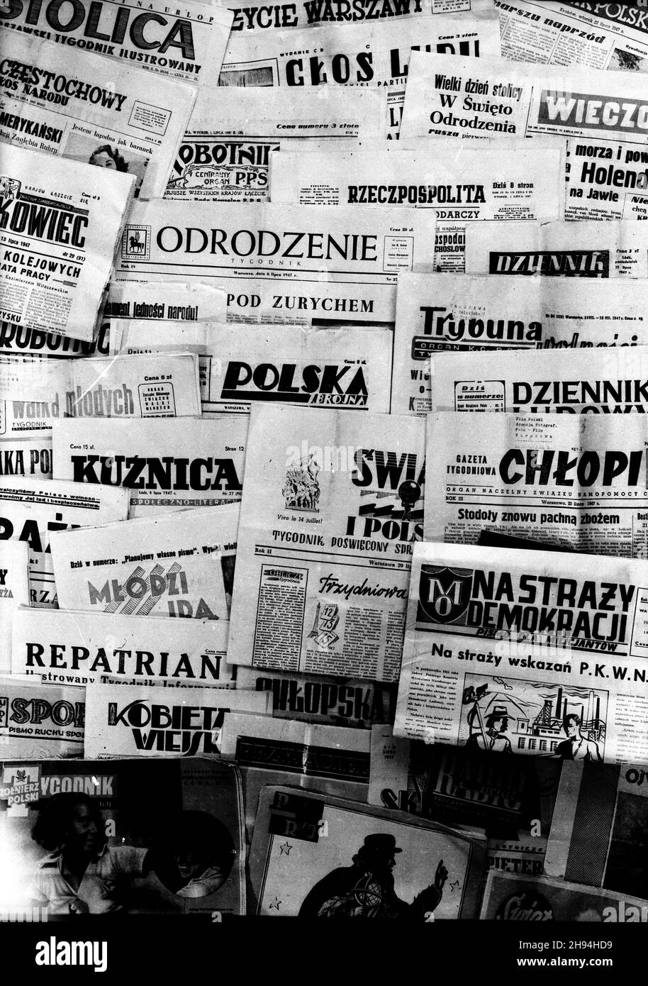 Polska, 1947-07.Wincigette gazet. wb/gr PAP Dok³adny dzieñ wydarzenia nieustalony.Pologne, juillet 1947.Têtes d'impression. wb/gr PAP Banque D'Images
