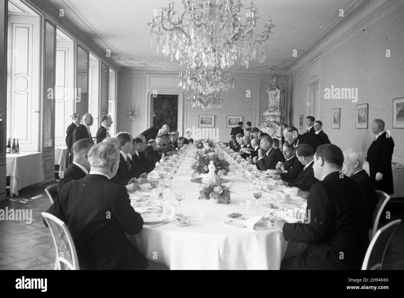 Czechy, Praga, 1947-07-03.Wizyta polskiej degaracji rz¹dowej W Pradze.NZ. Uroczysty obiad dla goœci wydany przez premiera Czechos³owacji Klementa Gottwalda. po/ms PAPTchécoslovaquie, Prague, 3 juillet 1947.La visite de la délégation gouvernementale polonaise à Prague.Photo : dîner de gala offert par le Premier ministre tchèque Klement Gottwald. po/ms PAP Banque D'Images