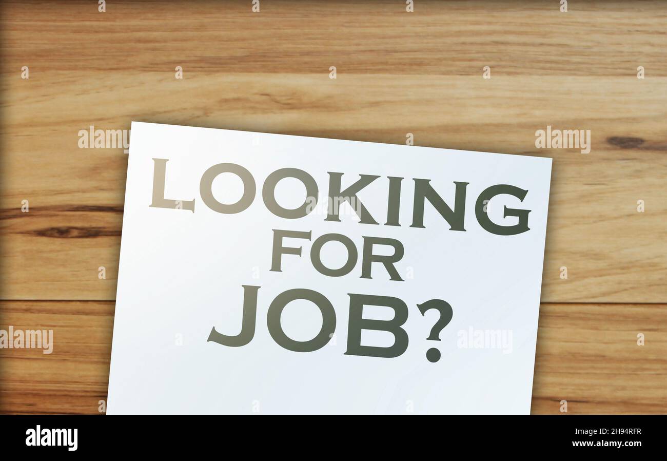 Recherche d'un emploi .mots demandant à quelqu'un de travailler ensemble pour un certain travail ou projet. Page sur toile de fond en bois et panneaux de dollar en papier autour. Conce de carrière Banque D'Images