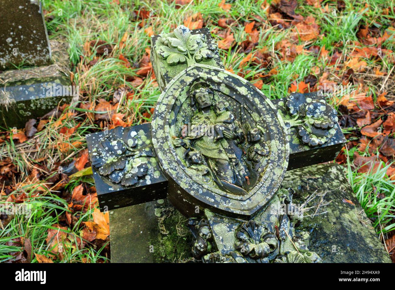 Tombe en pierre tombale à l'église Saint-Jacques, Altham, Lancashire. Banque D'Images