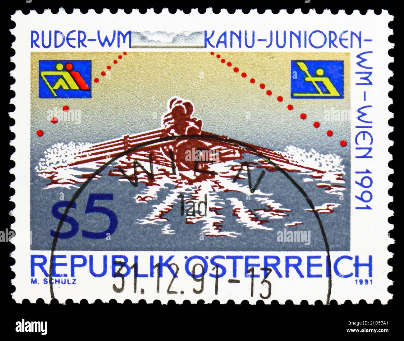 MOSCOU, RUSSIE - 24 OCTOBRE 2021 : timbre-poste imprimé en Autriche montre les championnats du monde d'aviron et de canoë-kayak junior, Vienne, vers 1991 Banque D'Images