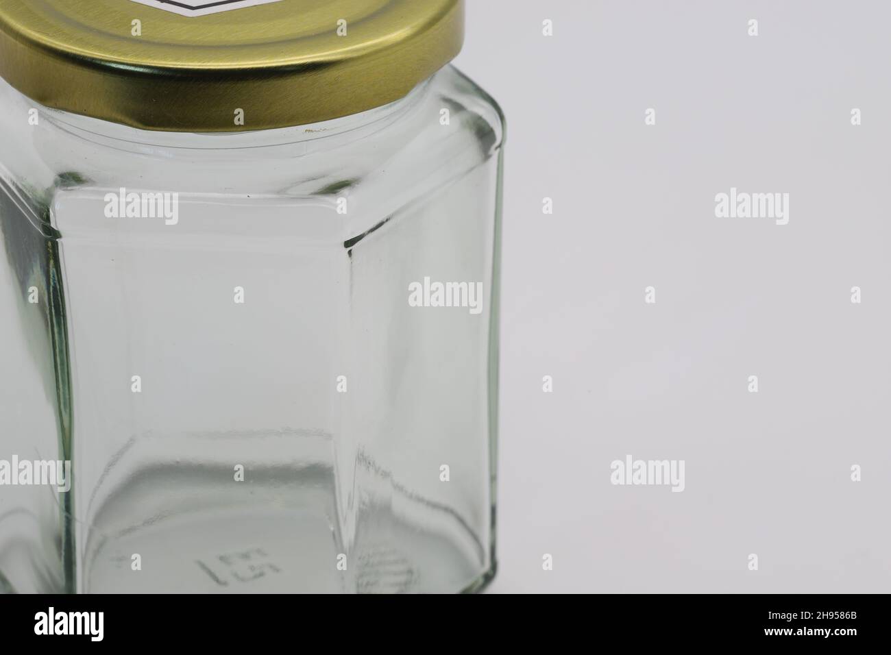 Vider le pot en verre pour le miel. Banque D'Images