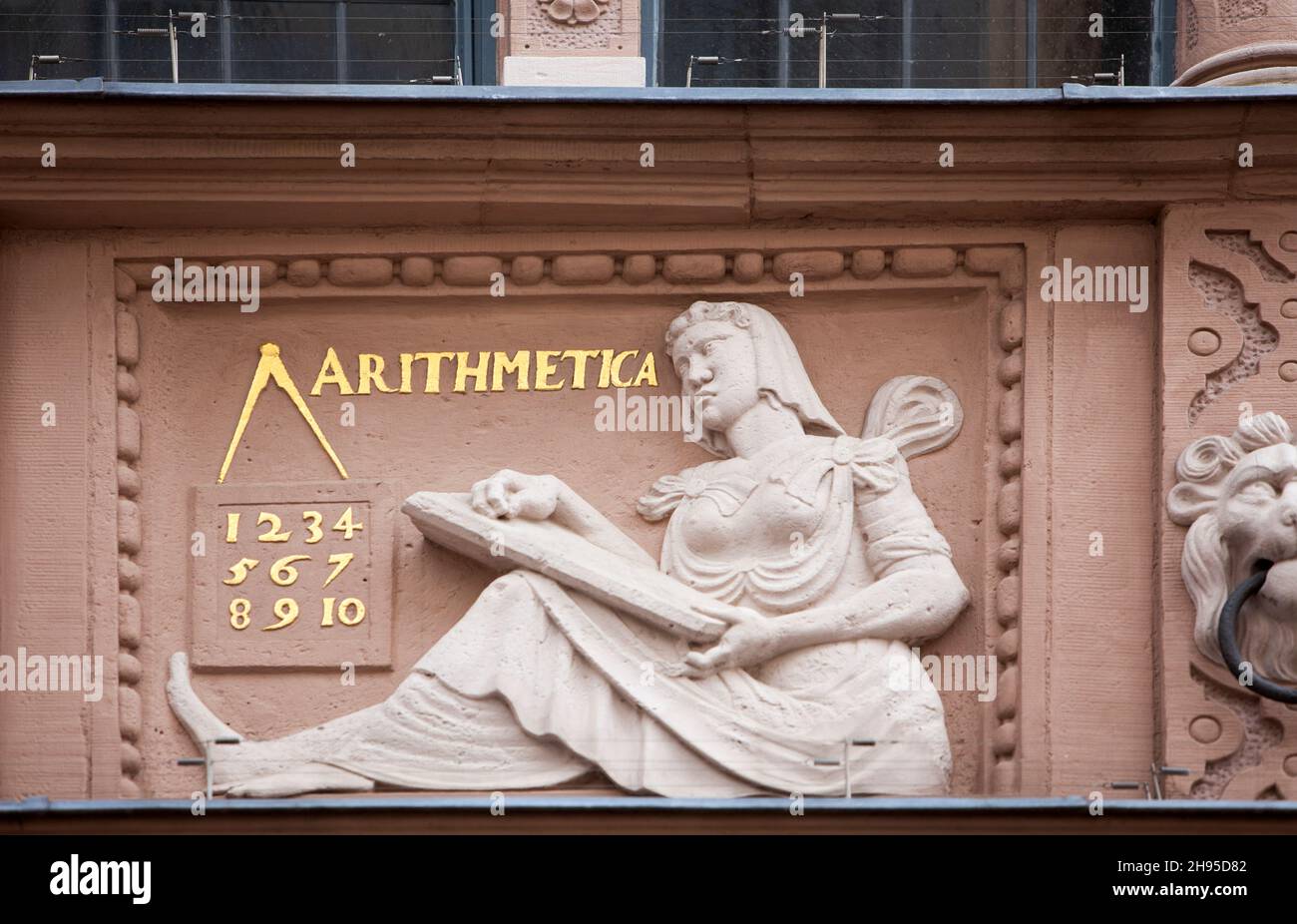 Arithmétique, arithmétique, figure à l'hôtel de ville de Lemgo, Rhénanie-du-Nord-Westphalie, Allemagne, Europe Banque D'Images