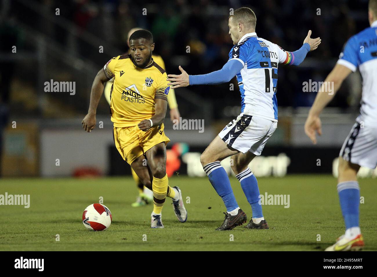 Bristol, Royaume-Uni.04e décembre 2021.David Ajiboye de Sutton s'est Uni lors du 2e tour de la coupe FA entre Bristol Rovers et Sutton United au Memorial Stadium, Bristol, Angleterre, le 4 décembre 2021.Photo de Dave Peters/Prime Media Images.Crédit : Prime Media Images/Alamy Live News Banque D'Images