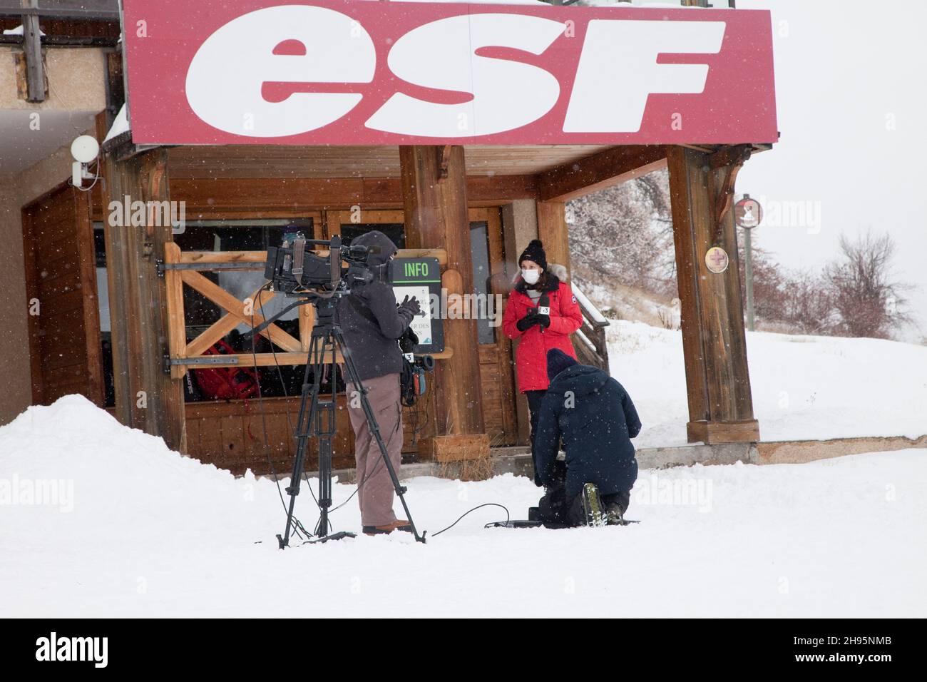 A, France., .Premier jour d'ouverture de la station de ski de serre-Chevalier avec l'obligation pour les skieurs d'avoir le passe sanitaire.Photo par Thibaut Durand /ABACAPRESS.COM crédit: Abaca Press/Alay Live News Banque D'Images
