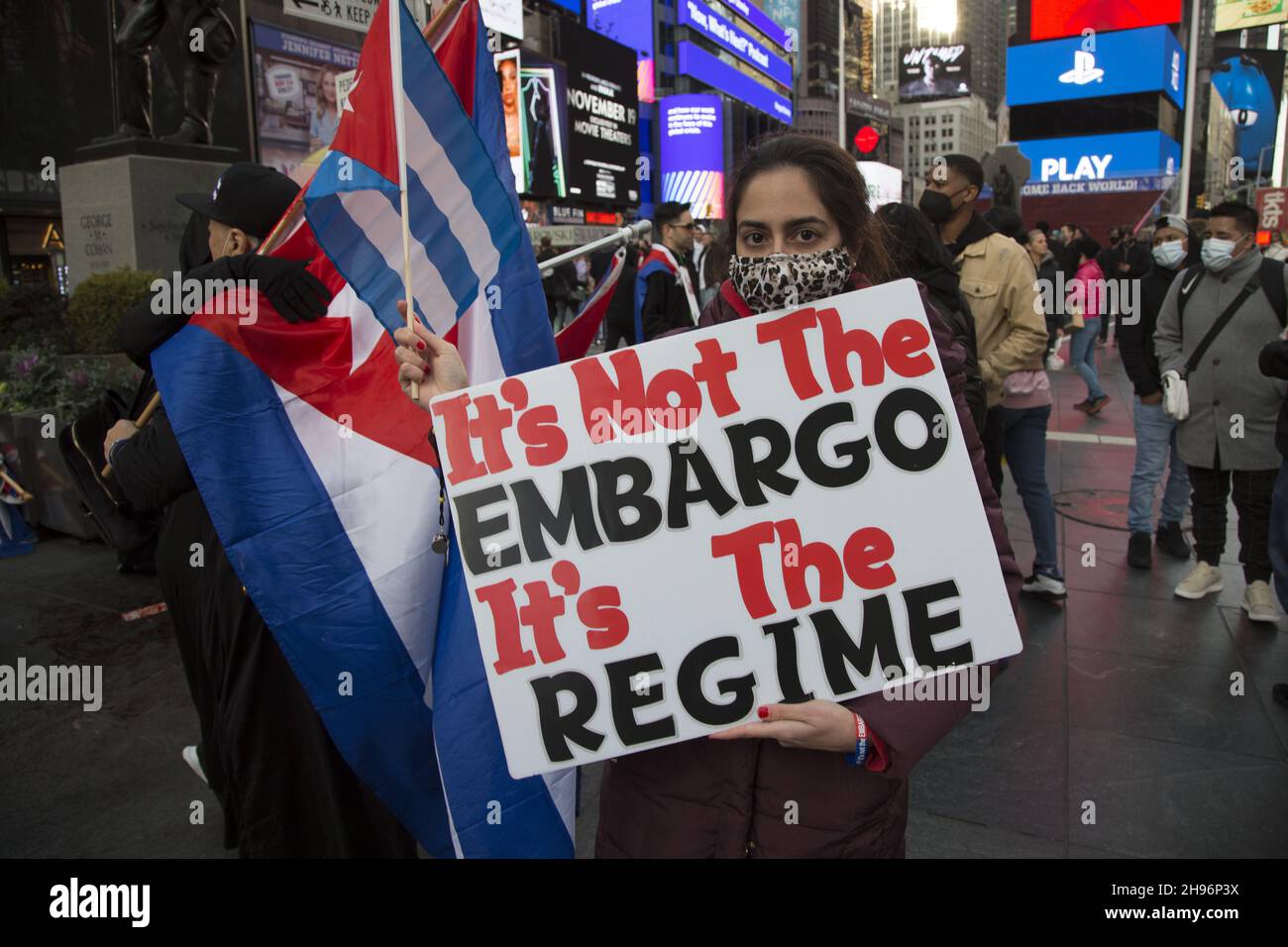Les Cubains de la ville de New York font preuve de sensibilisation à la répression et aux problèmes à Cuba.Leur devise est « ce n'est pas l'embargo, c'est le régime ». Banque D'Images