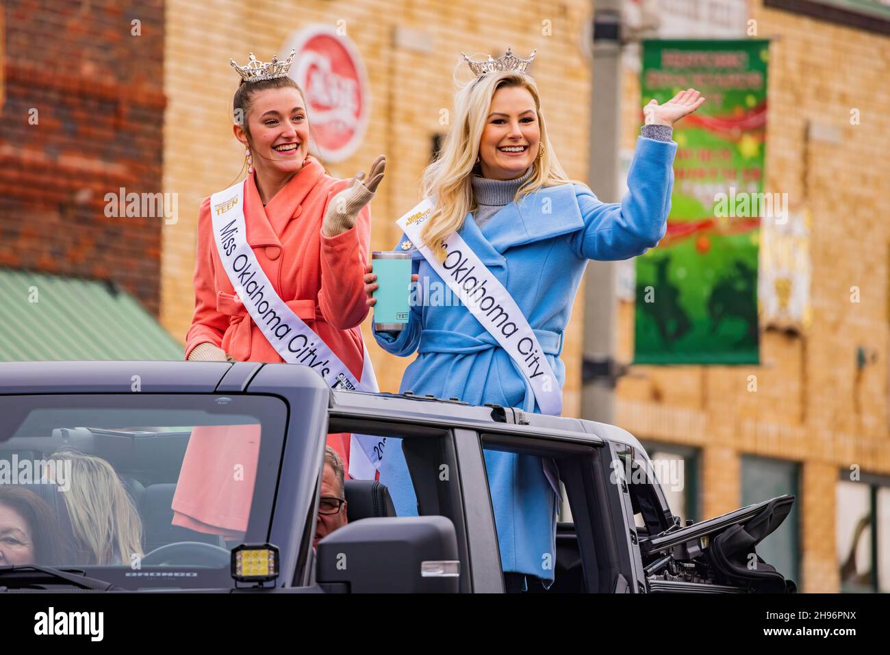 Oklahoma, 4 décembre 2021 - Miss Oklahoma City dans la parade de Noël des cow-boys Banque D'Images