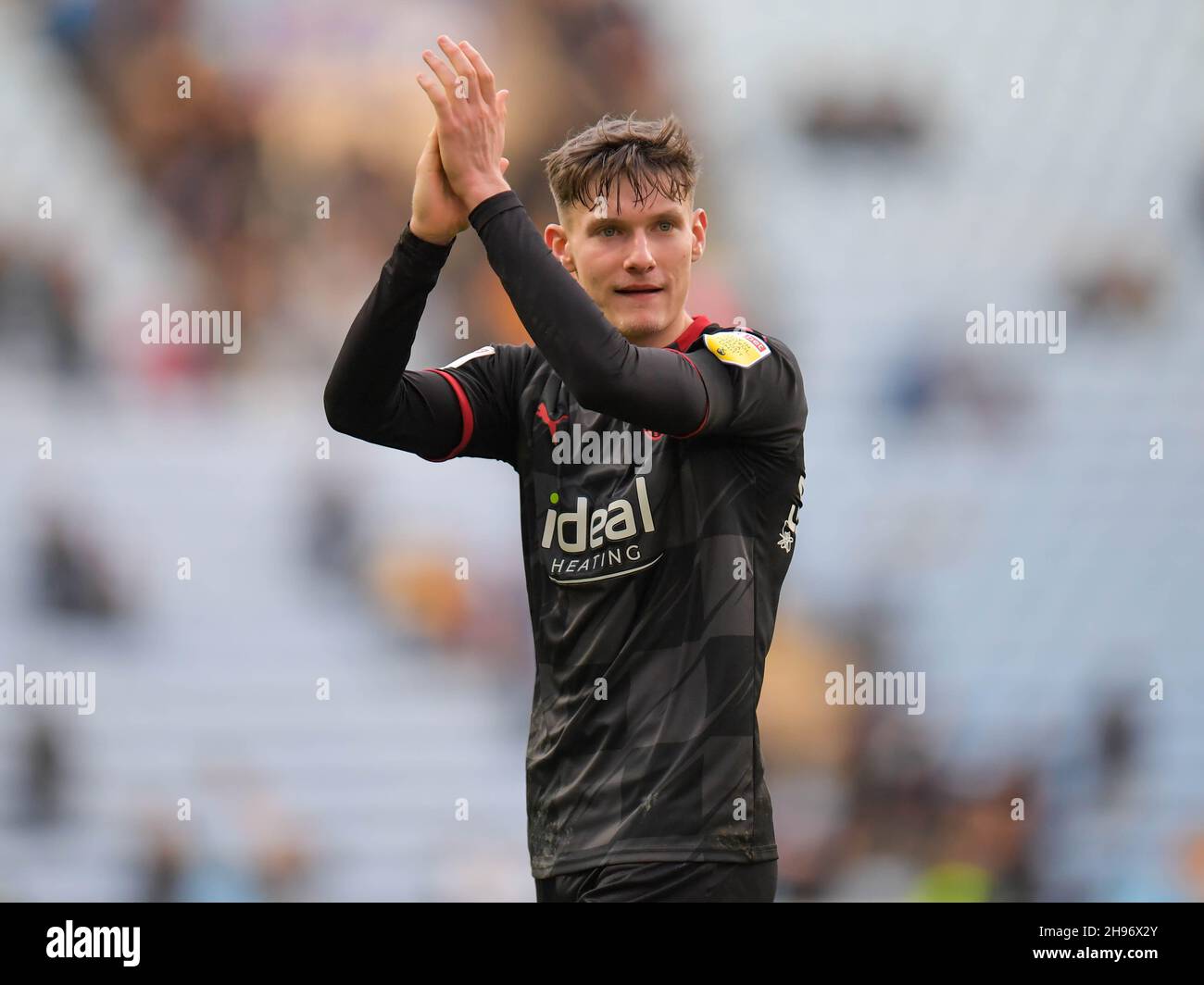 Taylor Gardner-Hickman #29 de West Bromwich Albion remercie le soutien aux voyageurs, le 12/4/2021.(Photo de Gareth Dalley/News Images/Sipa USA) Credit: SIPA USA/Alay Live News Banque D'Images