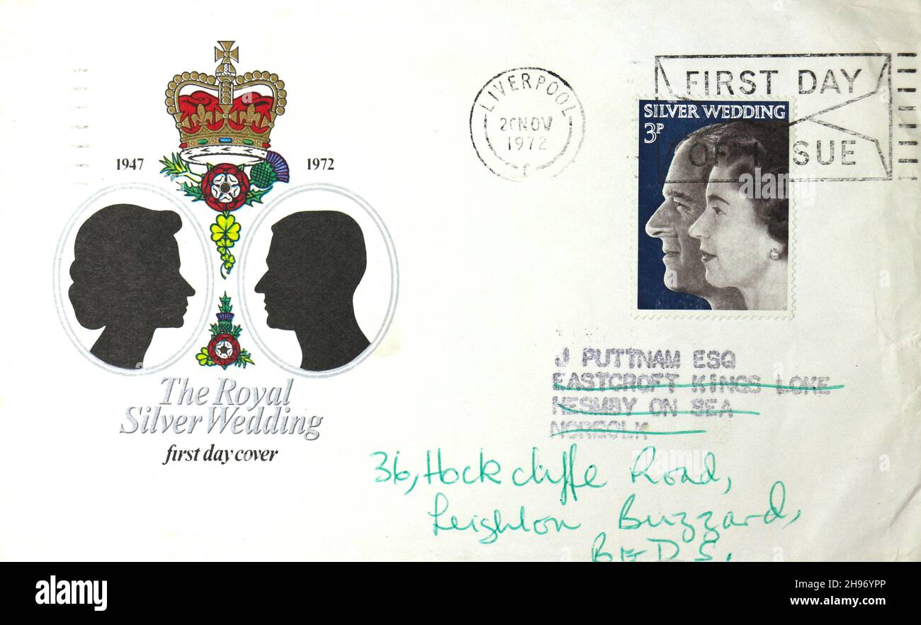 Photo d'une couverture du premier jour 1972 célébrant le mariage d'argent 25th de la reine Elizabeth II et du prince Philip Duke d'Édimbourg Banque D'Images