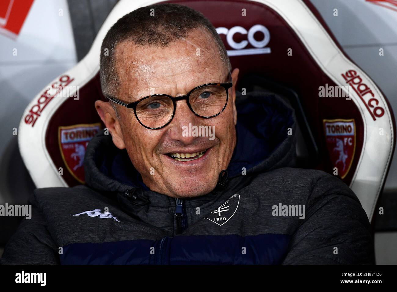 Turin, Italie.02 décembre 2021.Aurelio Andreazzoli, entraîneur en chef du FC Empoli, regarde avant le match de football de la série A entre le FC Torino et Empol Banque D'Images