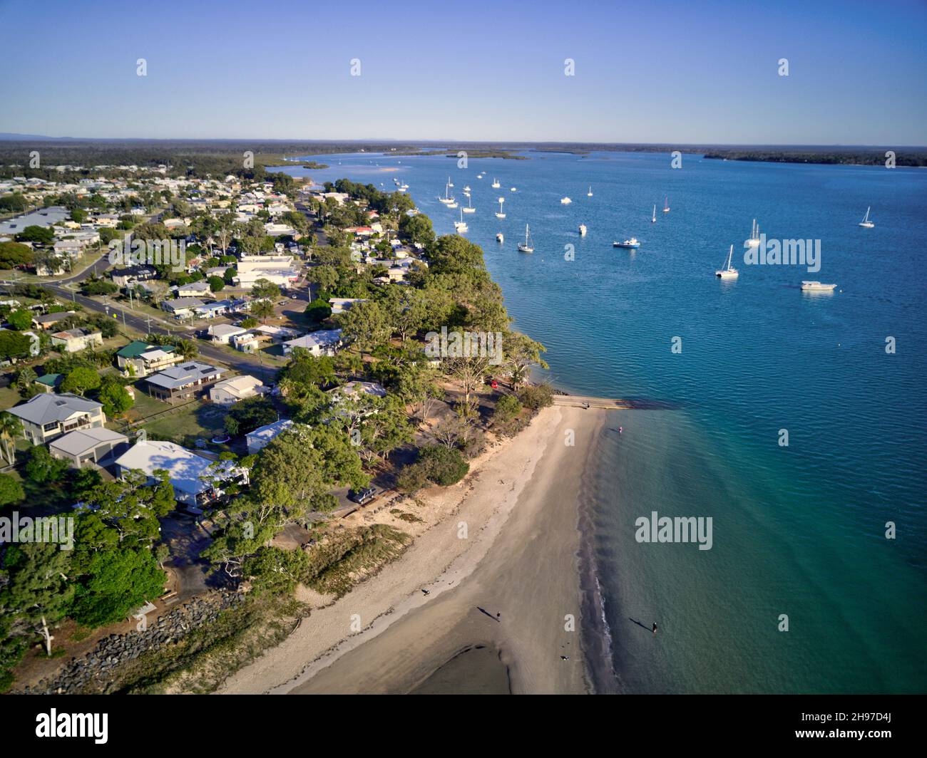 AERIAL of Burrum Heads une ville côtière et une localité de la région de Fraser Coast Queensland Australie Banque D'Images