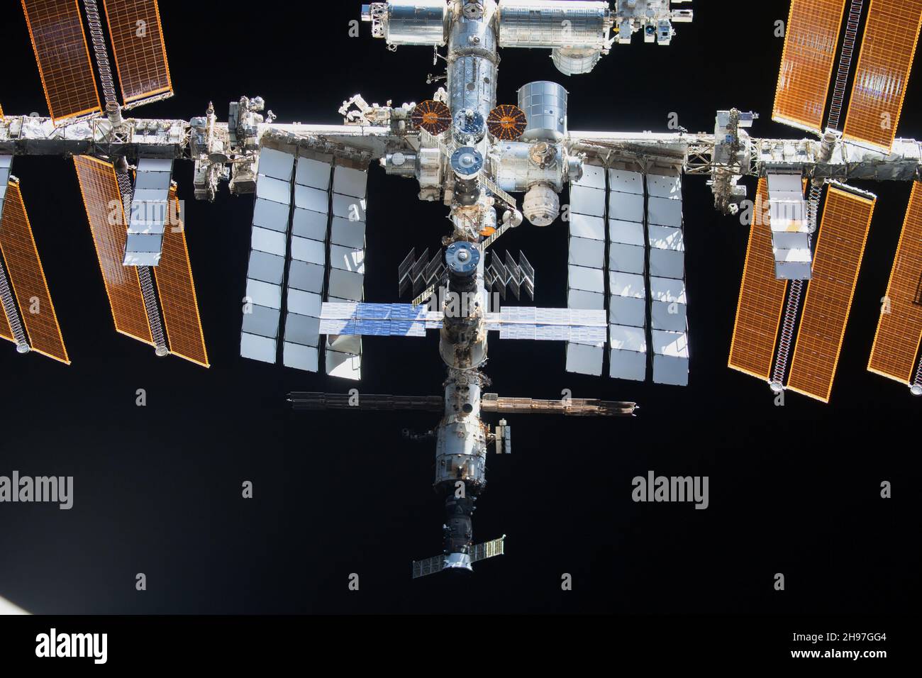 A BORD DE L'ÉQUIPAGE DRAGON ENDEAVOUR, EARTH - 08 novembre 2021 - la Station spatiale internationale est photographiée de l'équipage SpaceX Dragon Endeavour pendant une fl Banque D'Images