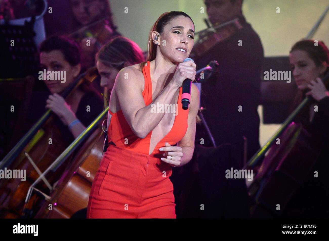 Buenos Aires, Argentine.04e décembre 2021.Le chanteur de folklore Soledad Pastorutti chante pour le public pendant le concert.L'Université de Buenos Aires célèbre son Bicentenaire avec un méga concert gratuit et de grandes figures, à Buenos Aires.(Photo de Manuel Cortina/SOPA Images/Sipa USA) crédit: SIPA USA/Alay Live News Banque D'Images