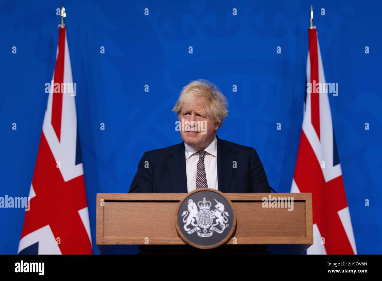 LONDRES, ANGLETERRE, Royaume-Uni - 27 novembre 2021 - le Premier ministre britannique Boris Johnson tient une conférence de presse Covid-19 aux côtés de Chris Whitty, médecin en chef de Banque D'Images