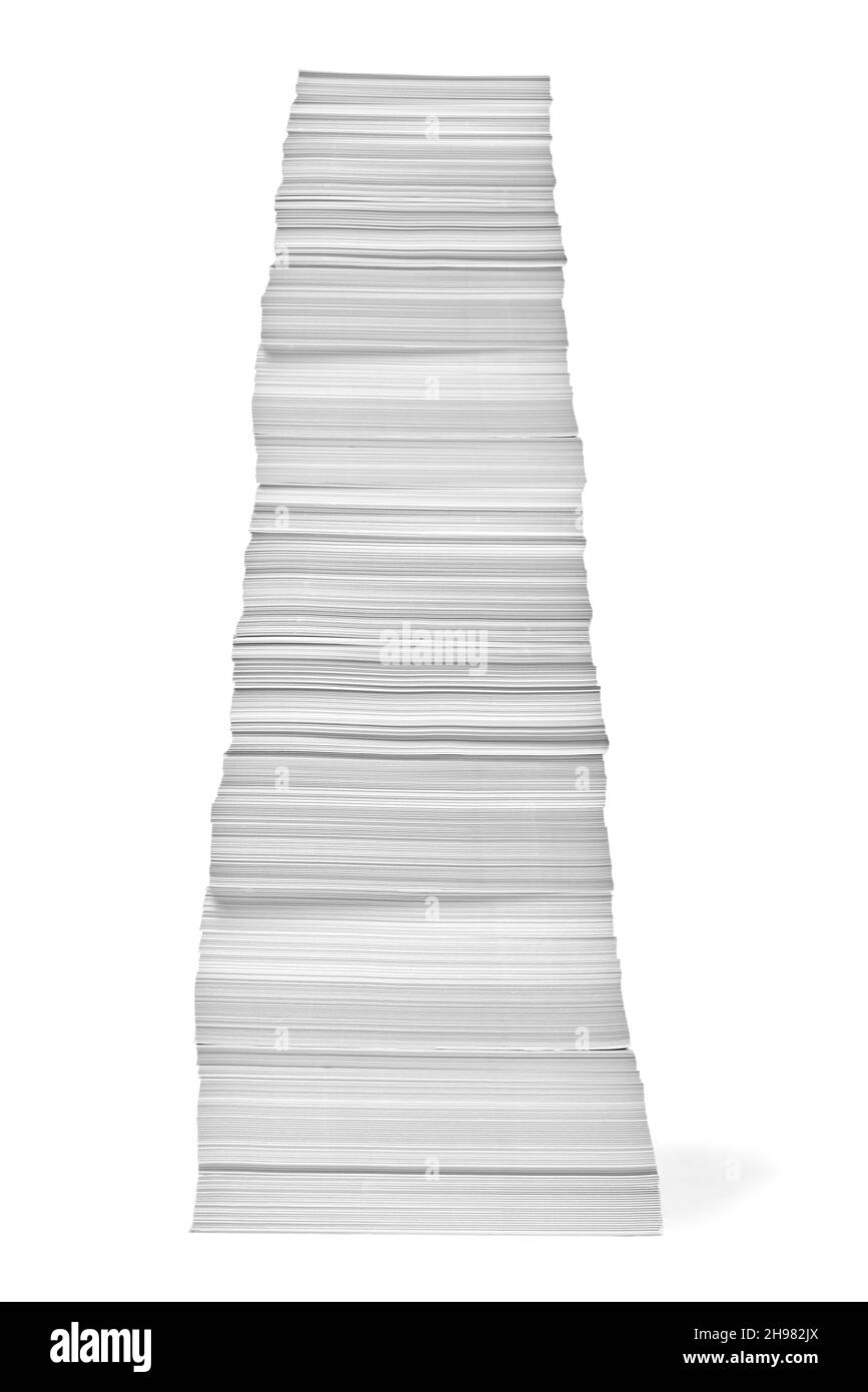gros plan d'une pile de papier sur fond blanc Banque D'Images